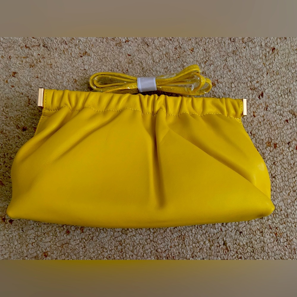 ✨Host Pick✨ Seed Heritage Gathered Leather Clutch - Picture 2 of 6